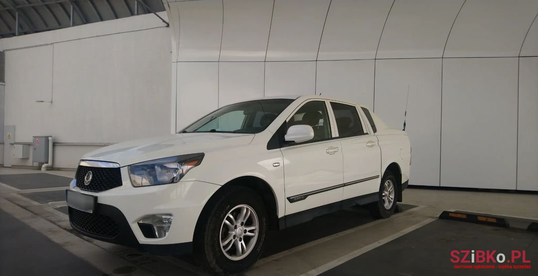 2012' SsangYong Actyon photo #2