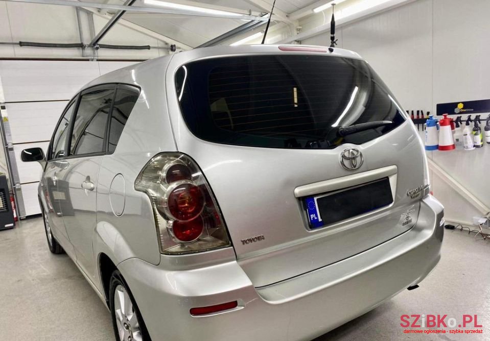 2004' Toyota Corolla Verso photo #5