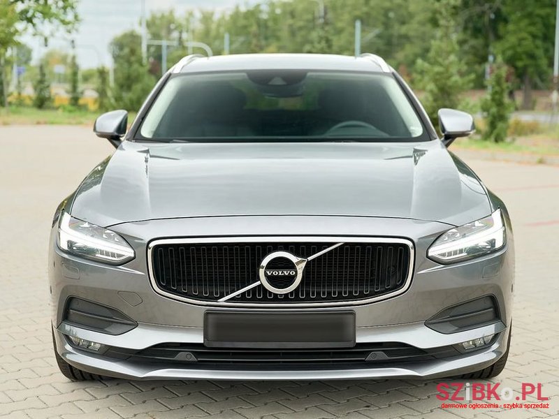 2018' Volvo V90 D3 Momentum photo #2