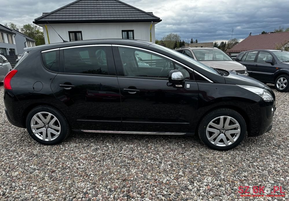 2013' Peugeot 3008 Hybrid4 photo #5