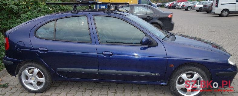 2002' Renault Megane photo #1