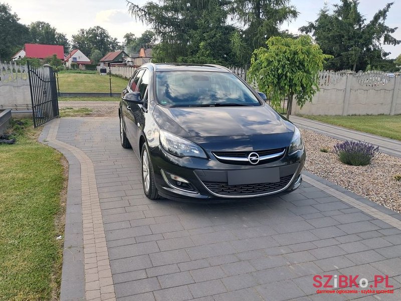 2016' Opel Astra photo #3