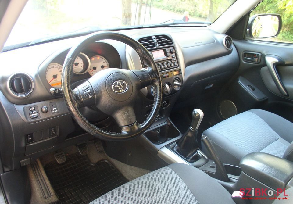2005' Toyota RAV4 photo #5