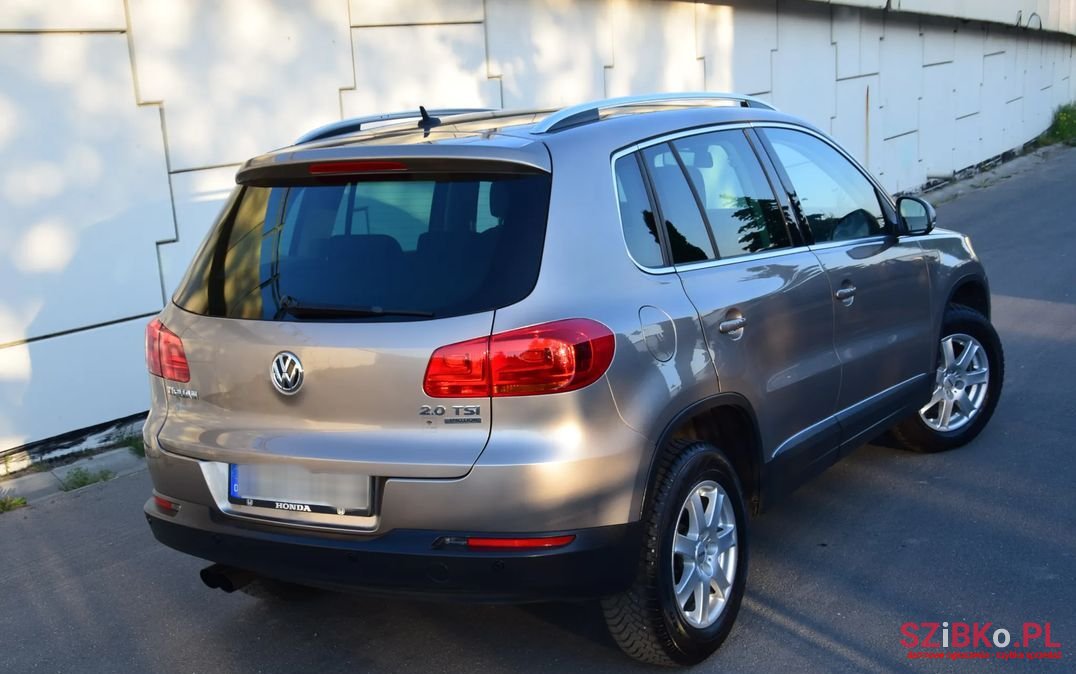 2011' Volkswagen Tiguan photo #4