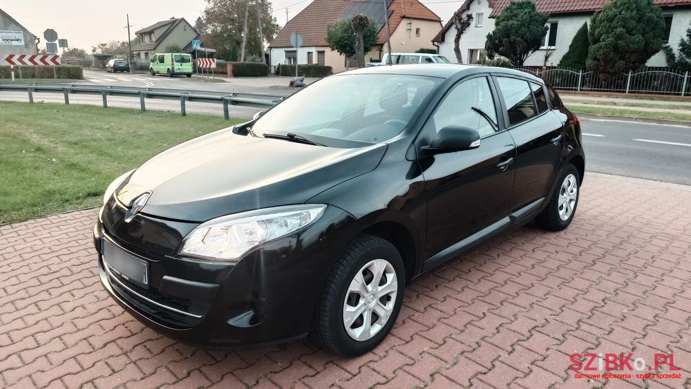 2011' Renault Megane 1.6 16V Generation photo #1