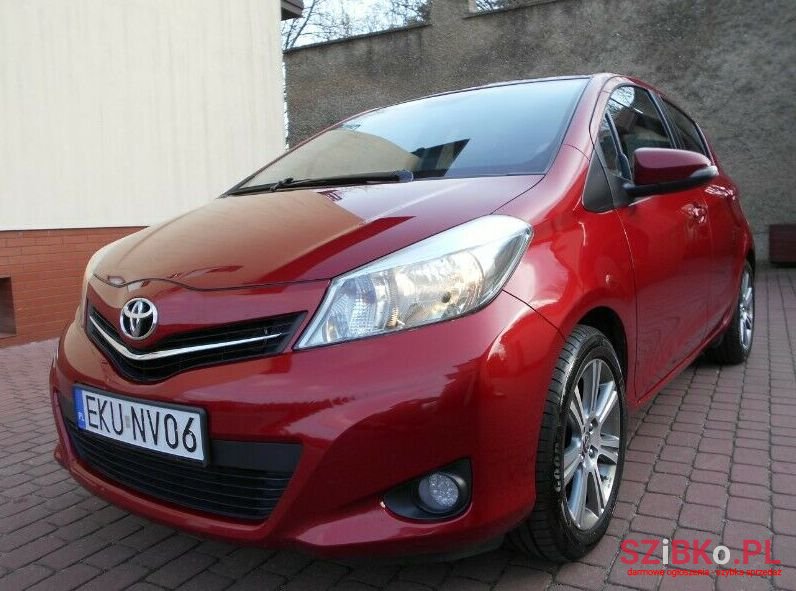 2011' Toyota Yaris photo #1