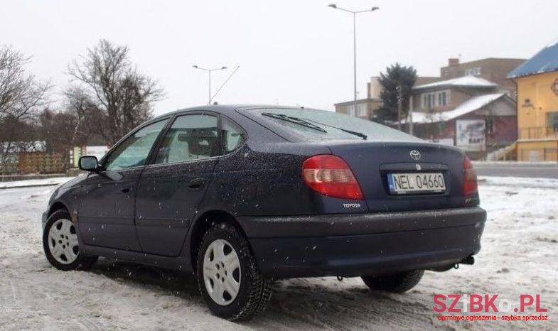 2001' Toyota Avensis photo #2