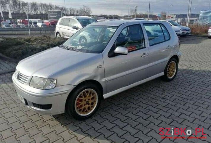 2001' Volkswagen Polo photo #1