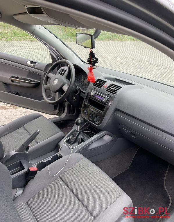 2005' Volkswagen Golf photo #6
