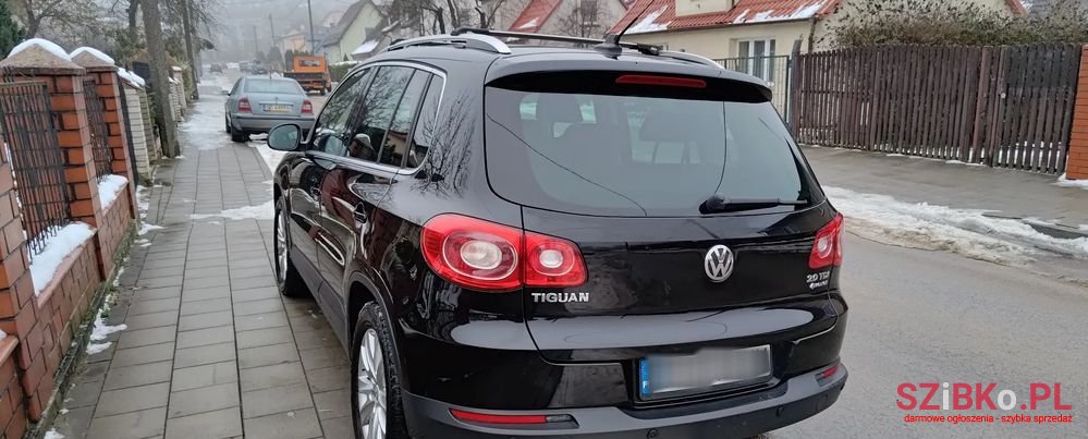 2011' Volkswagen Tiguan photo #4