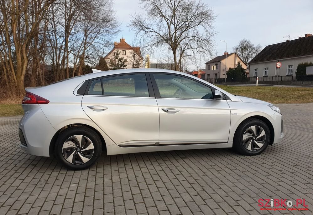 2019' Hyundai Ioniq photo #6