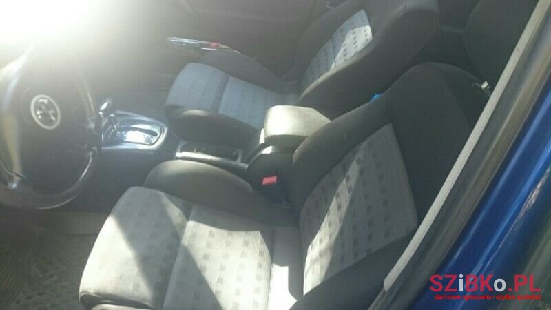 2001' Volkswagen Passat photo #3