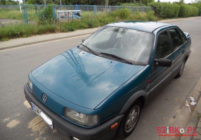 1991' Volkswagen Passat photo #1