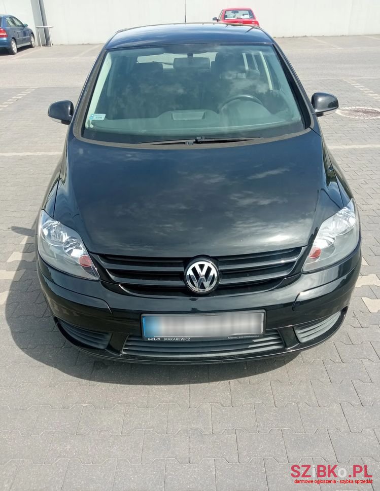 2005' Volkswagen Golf photo #2