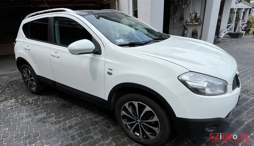 2012' Nissan Qashqai 1.6 Dci 4X4 N-Tec photo #2