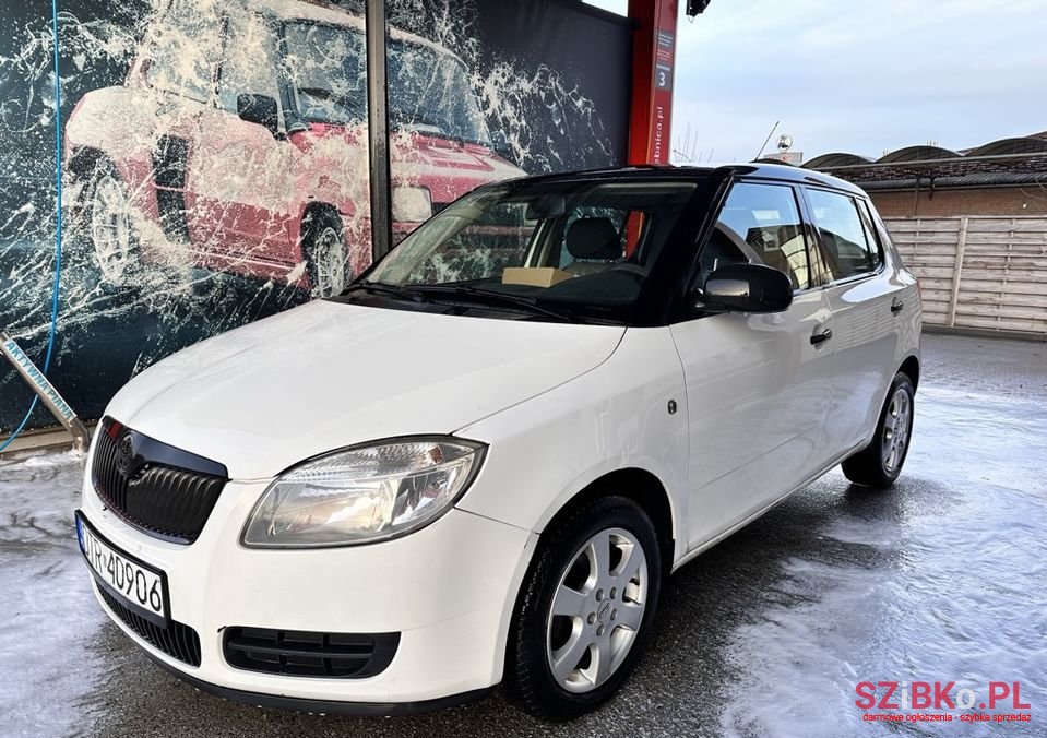 2008' Skoda Fabia photo #5