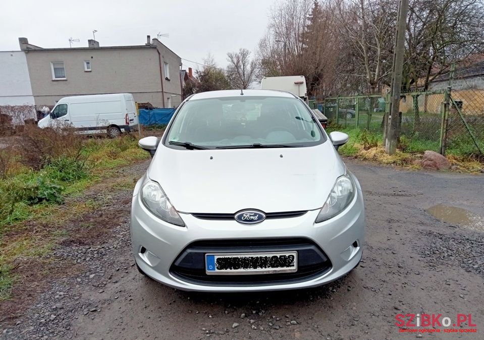 2011' Ford Fiesta photo #2