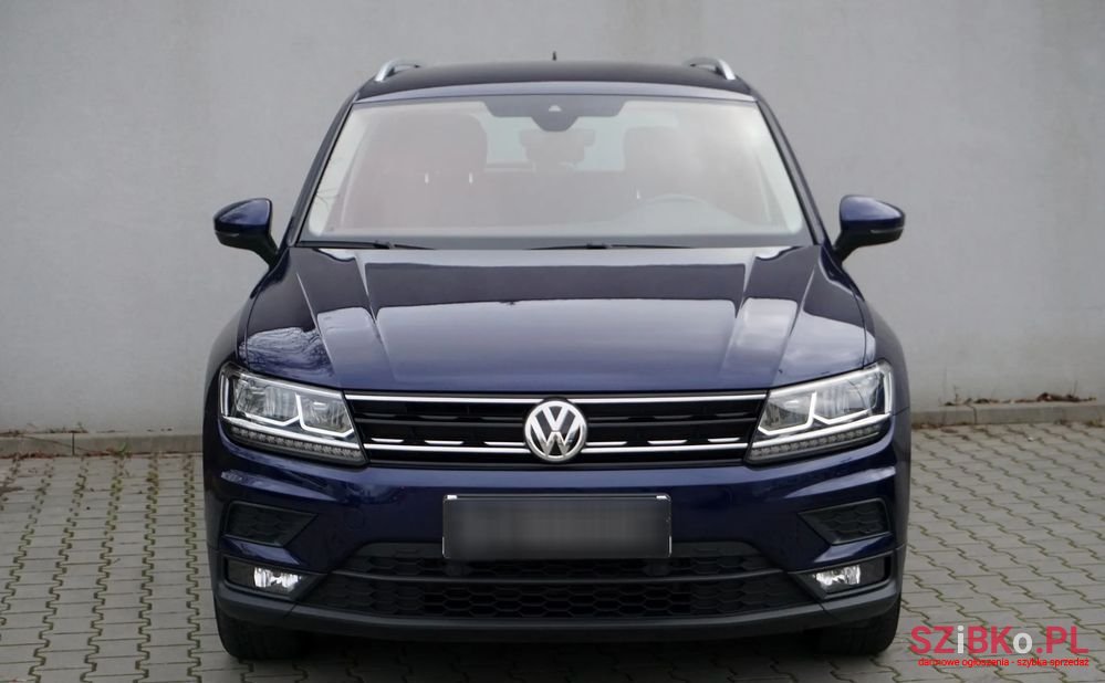 2019' Volkswagen Tiguan photo #2