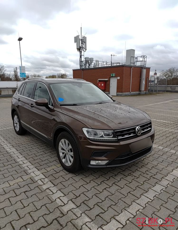 2016' Volkswagen Tiguan photo #1