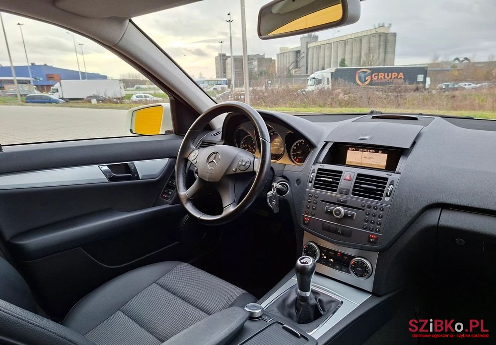 2009' Mercedes-Benz C-Class photo #2