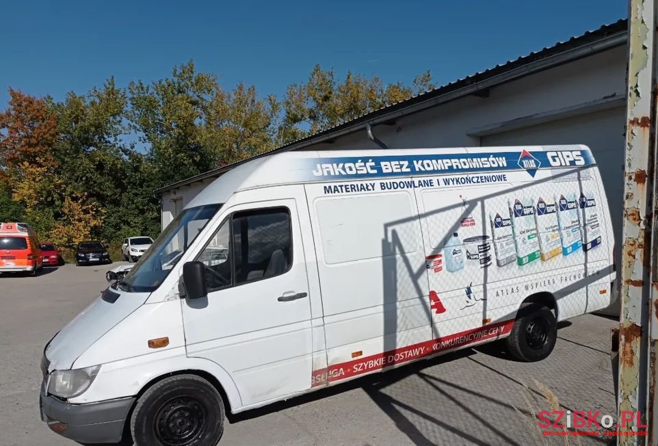 2004' Mercedes-Benz Sprinter photo #2