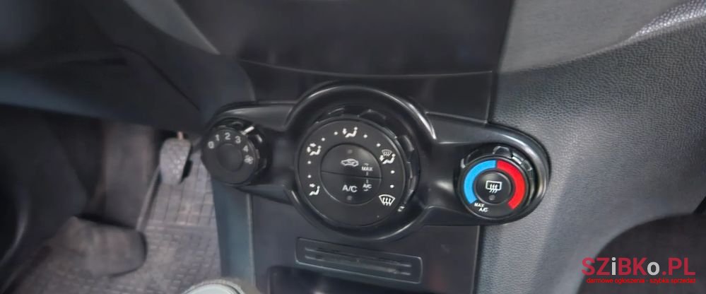 2011' Ford Fiesta photo #4