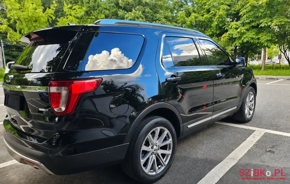 2017' Ford Explorer photo #4
