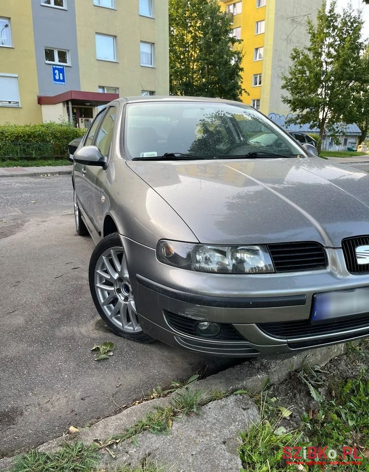 2004' SEAT Leon photo #1