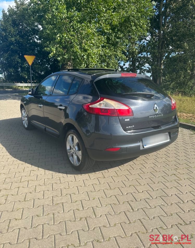 2011' Renault Megane photo #4
