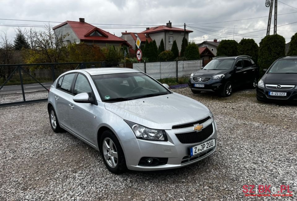 2011' Chevrolet Cruze photo #3