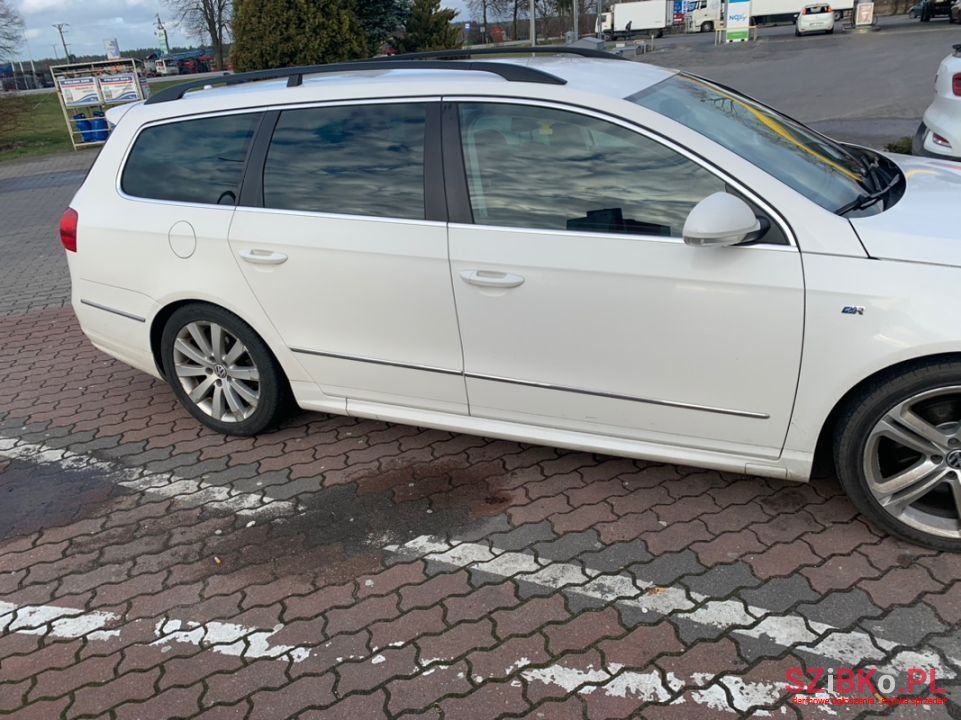 2009' Volkswagen Passat photo #4