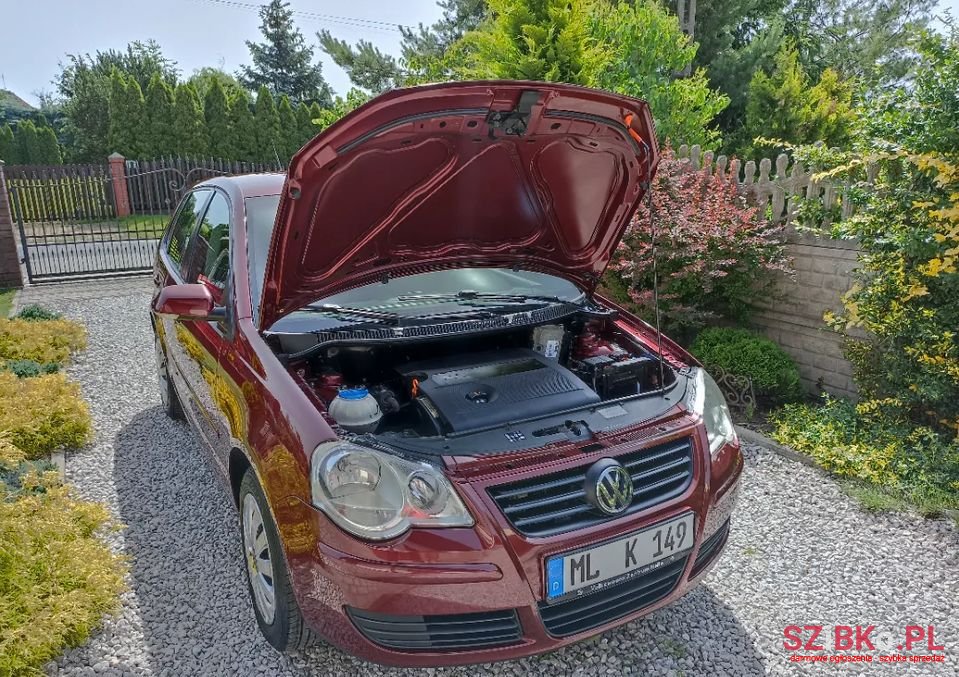 2005' Volkswagen Polo photo #3