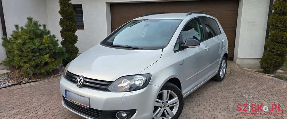 2012' Volkswagen Golf Plus photo #1