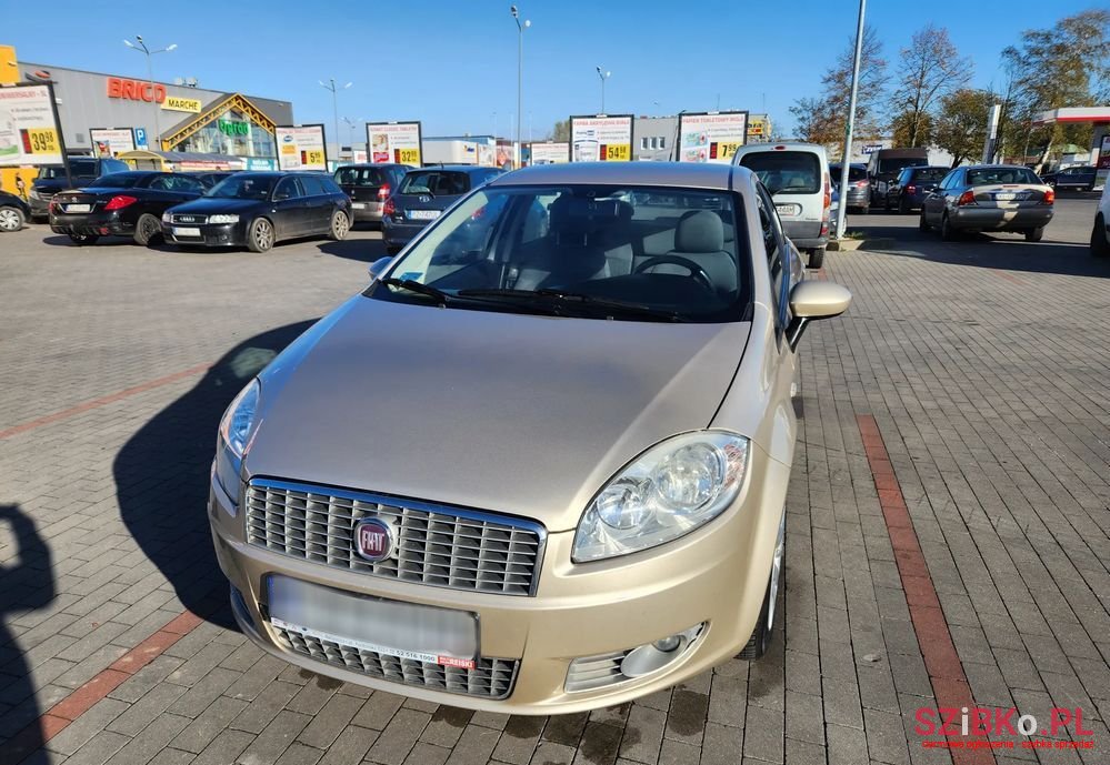 2011' Fiat Linea photo #1