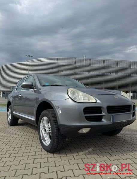 2003' Porsche Cayenne photo #2