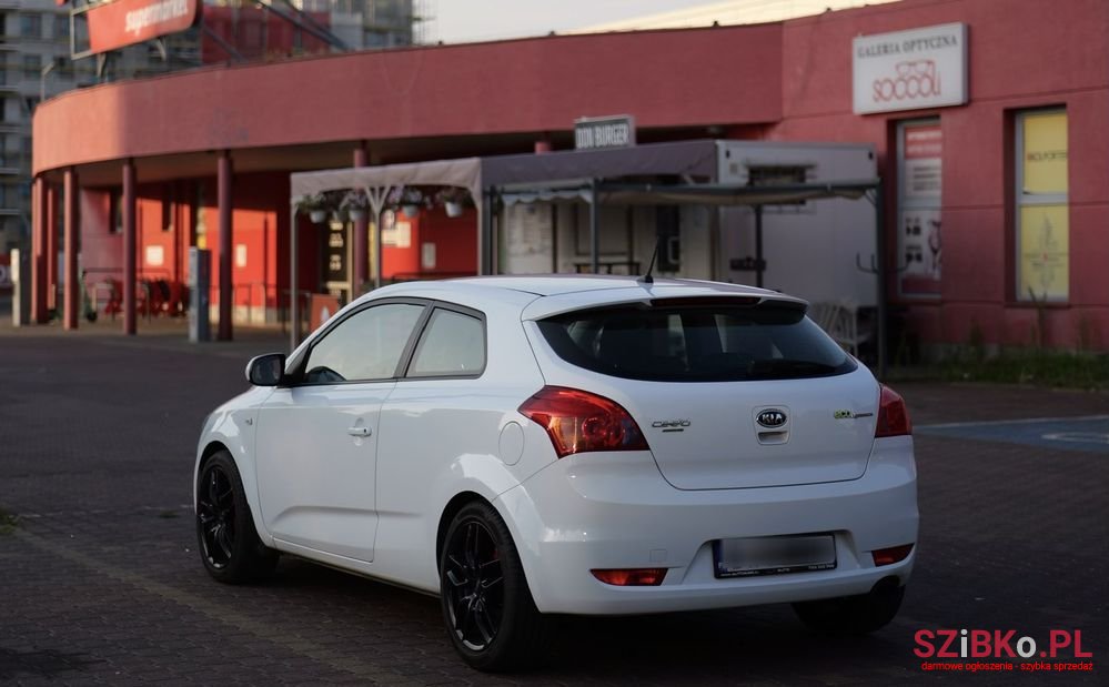 2009' Kia Proceed 1.4 L photo #2