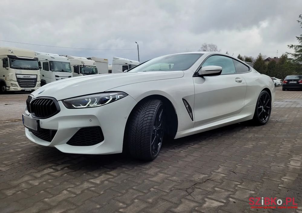 2022' BMW 8 Series 840I photo #2