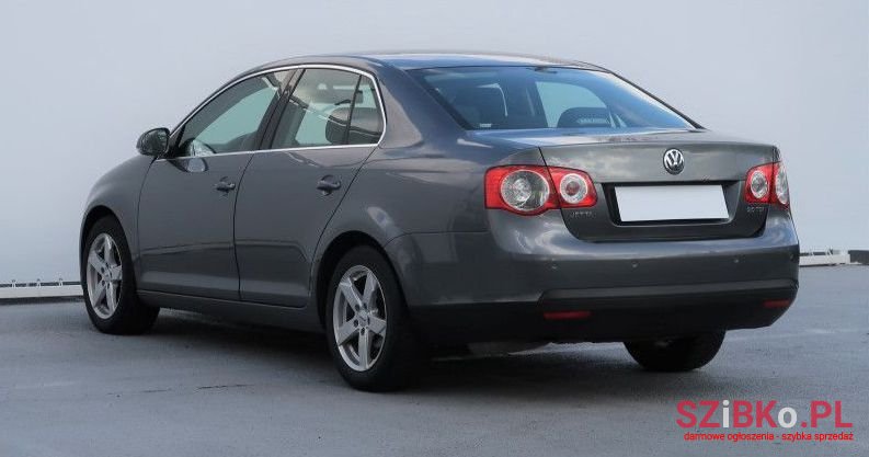 2005' Volkswagen Jetta photo #3