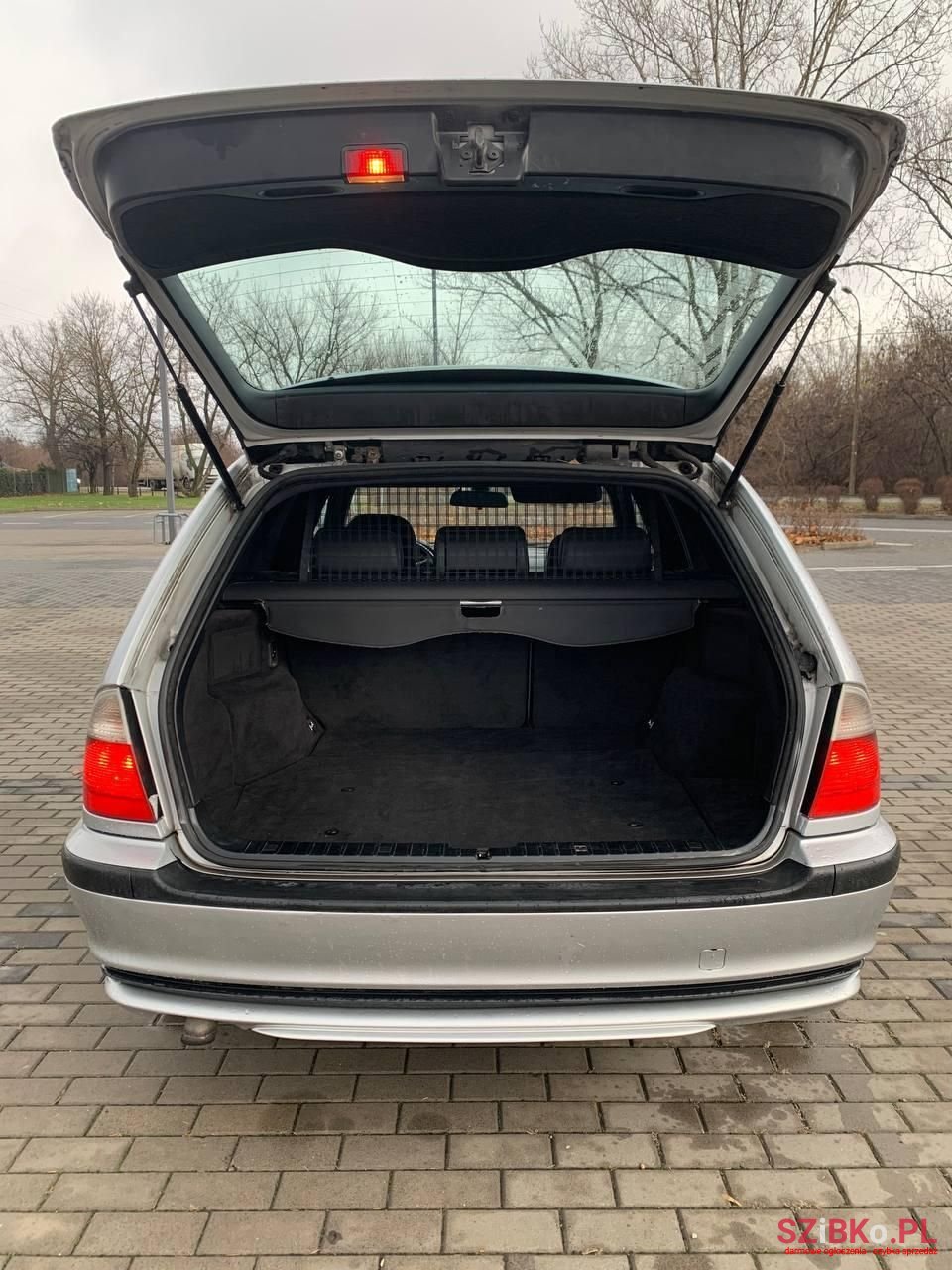 2004' BMW 3 Series photo #2