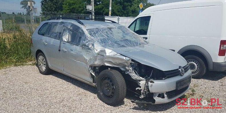 2011' Volkswagen Golf photo #1