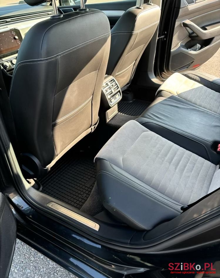 2017' Volkswagen Passat photo #5