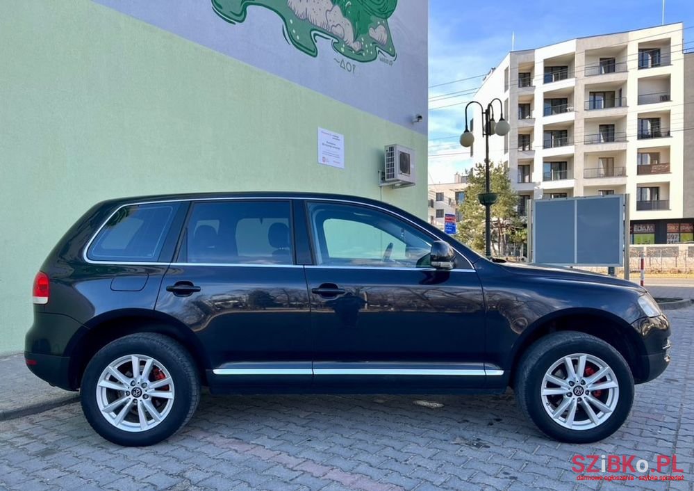 2004' Volkswagen Touareg photo #5