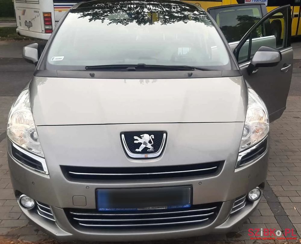 2010' Peugeot 5008 photo #3