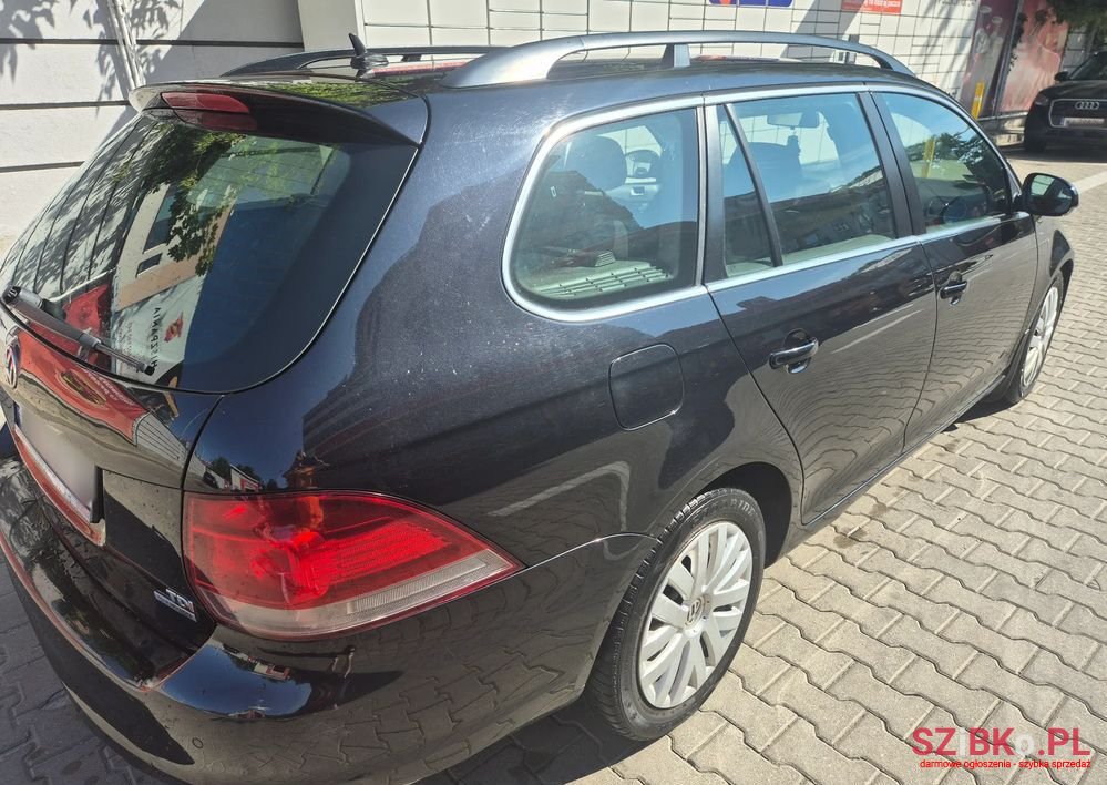 2010' Volkswagen Golf photo #3