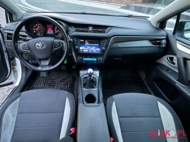 2018' Toyota Avensis photo #5