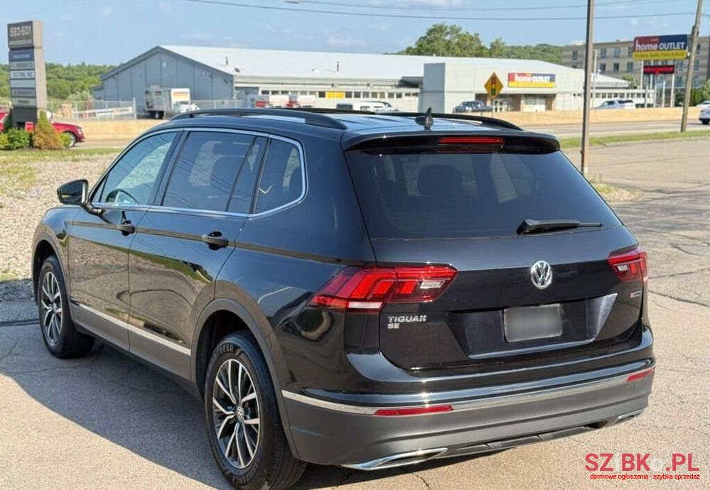 2020' Volkswagen Tiguan photo #4