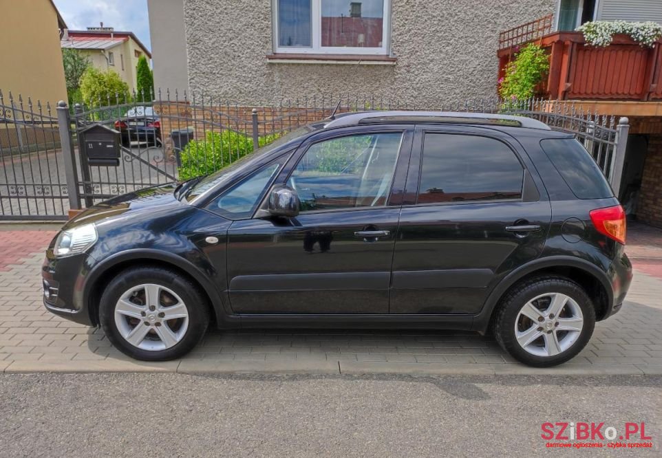 2010' Suzuki SX4 photo #3