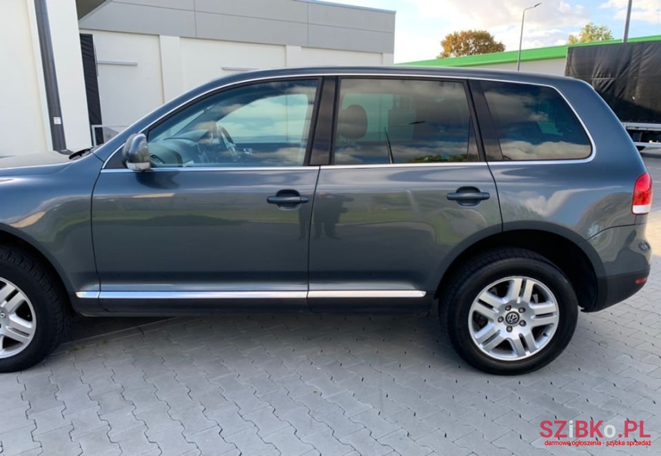 2004' Volkswagen Touareg photo #4