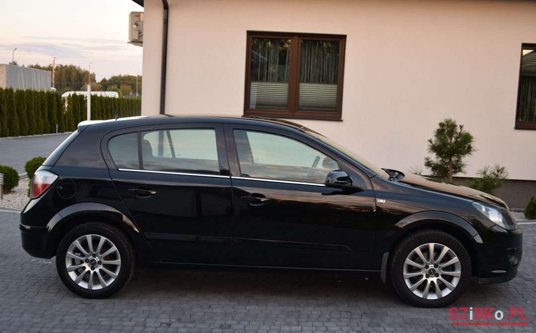 2005' Opel Astra photo #4