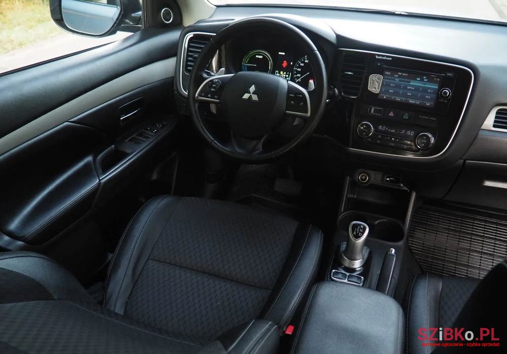 2015' Mitsubishi Outlander photo #5